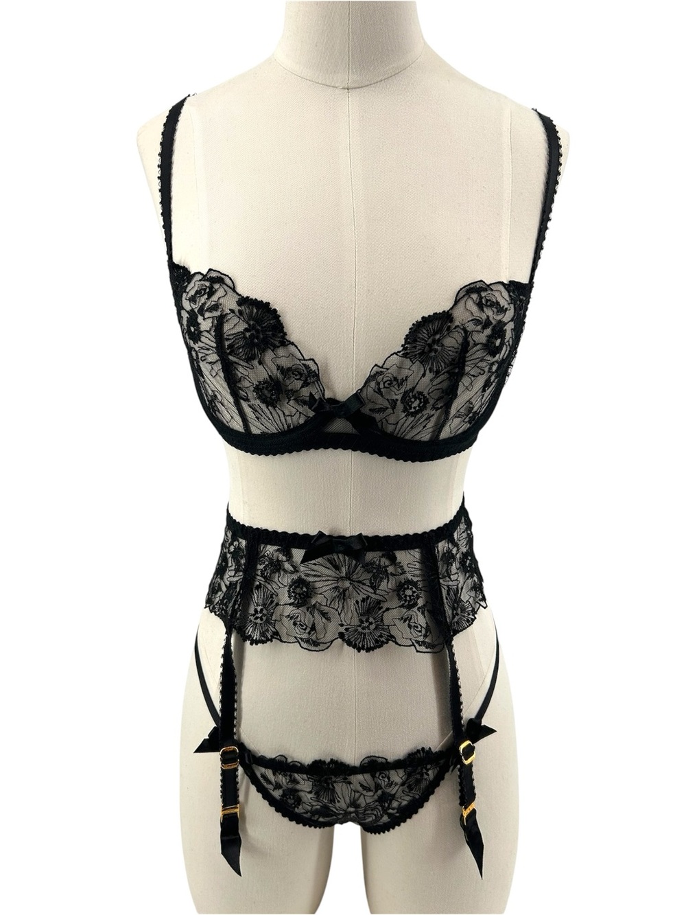 NWT Agent Provocateur Black Jayce Plunge Bra, Suspender, and Thong Set NEW FLAW